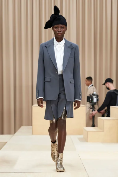 Look 28